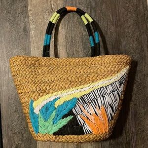 Straw bag with design